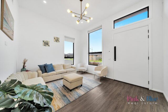 24 Tamworth Drive, ROCKBANK  VIC  3335