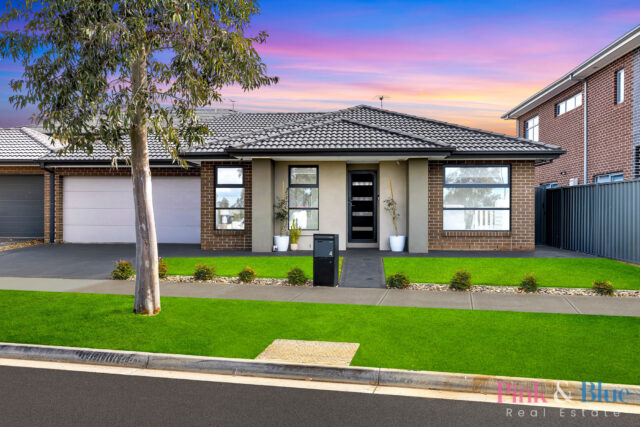 4 Claremont Avenue, ROCKBANK  VIC  3335
